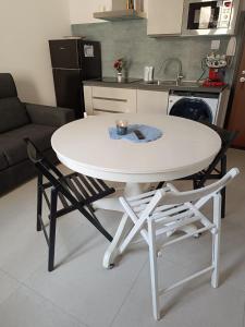 Kuchyň nebo kuchyňský kout v ubytování Ruffoli-Home a 300 m dal mare