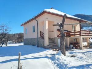 a house in the snow with snow at Осоговска Бистрица in Gŭrlyano