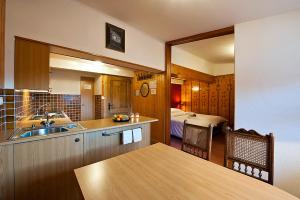 Köök või kööginurk majutusasutuses La Vallée Hôtel &Spa