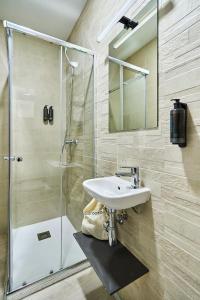 Koupelna v ubytování Hotel Gran Vía by gaiarooms + 37 fotografií