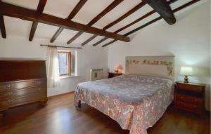 Ένα ή περισσότερα κρεβάτια σε δωμάτιο στο Stunning Home In Santa Fiora With Wifi