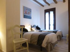 A bed or beds in a room at Cal Vibo