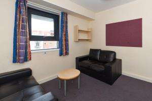 Posezení v ubytování For Students Only Corfe House in Poole + 18 fotografií