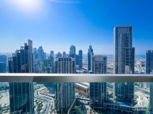 Nespecifikovaný výhled na destinaci Dubaj nebo výhled na město při pohledu z apartmánu