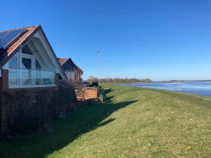 a house sitting on the side of a grass field at Elbblick Schnackenburg in Schnackenburg