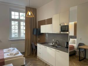 Kuchyň nebo kuchyňský kout v ubytování Aviendo Old Town Apartments + 83 fotografií