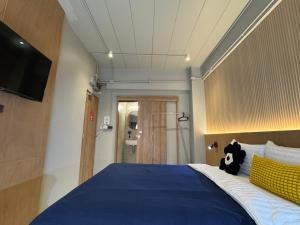 Llit o llits en una habitació de LAZYDAY IN NIMMAN