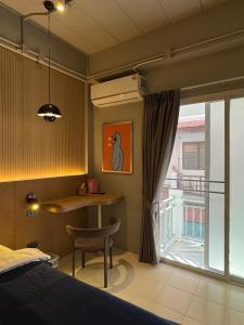 Llit o llits en una habitació de LAZYDAY IN NIMMAN