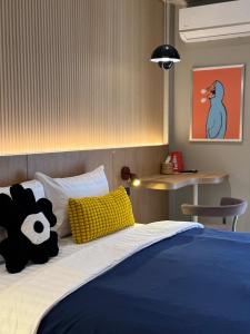 Llit o llits en una habitació de LAZYDAY IN NIMMAN