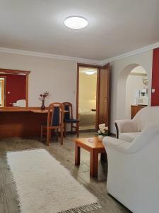 A seating area at Hévíz Apartman Hévíz
