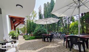A garden outside Hévíz Apartman Hévíz