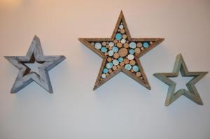 a group of four wooden stars on a wall at LLOGUER30 El Far, swimming pool and parking in Sant Feliu de Guixols +38 photos