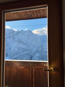 Ein allgemeiner Bergblick oder ein Berglick von der Ferienwohnung aus