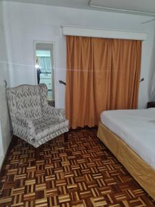 En eller flere senge i et værelse på Pridehomes + 36 billeder