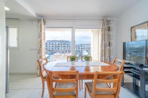 A television and/or entertainment centre at Apart-rent Apartment Port Salins 0163
