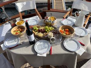 バレンシアにあるXanqueteのテーブル(一皿の料理とワイン1本付)