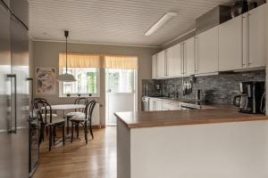 Η κουζίνα ή μικρή κουζίνα στο Big sea-loving house close to the beach +13 φωτογραφίες