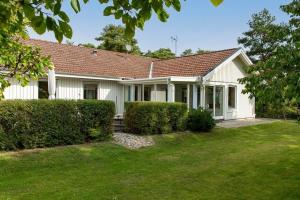 Κήπος έξω από το Big sea-loving house close to the beach