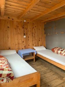 Postel nebo postele na pokoji v ubytování Himalayan Hotel and Restaurant