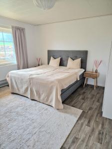 Postel nebo postele na pokoji v ubytování Biskopskvarn + 12 fotografií