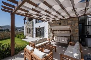 Ruang duduk di Villa Castle by EvTatilim