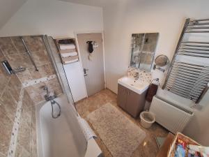 Ένα μπάνιο στο By the sea, home from home sleeps 6 +13 φωτογραφίες