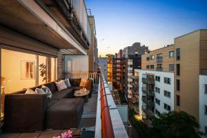 Balkón nebo terasa v ubytování DINBNB APARTMENTS l Unbeatable Location l Priv Rooftop l Self Check-in