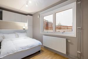Postel nebo postele na pokoji v ubytování DINBNB APARTMENTS l Unbeatable Location l Priv Rooftop l Self Check-in