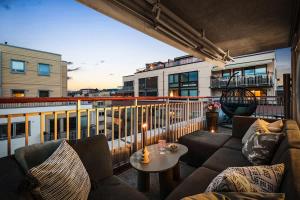 Balkón nebo terasa v ubytování DINBNB APARTMENTS l Unbeatable Location l Priv Rooftop l Self Check-in