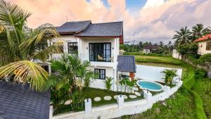 Bazén v ubytování Sarang Apartments by EVDEkimi Ubud nebo v jeho okolí