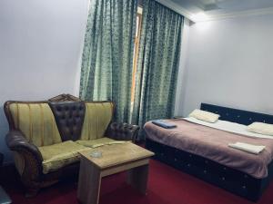 Postel nebo postele na pokoji v ubytování Ekm Hotel