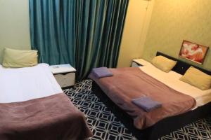 Postel nebo postele na pokoji v ubytování Ekm Hotel