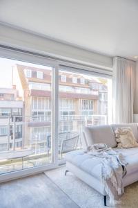 Ένα ή περισσότερα κρεβάτια σε δωμάτιο στο Bright apartment with sunny terrace and parking