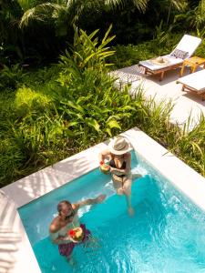 Bazén v ubytování Zanzi Resort Private Paradise nebo v jeho okolí