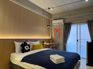 Llit o llits en una habitació de LAZYDAY IN NIMMAN