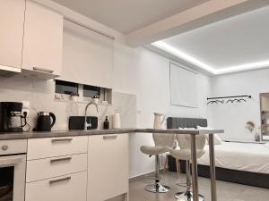 Кухня или мини-кухня в ενtreé guest house near Palamidi Castle
