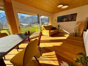 A seating area at Alpenapart Singer - contactless check-in