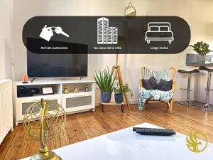 TV a/nebo společenská místnost v ubytování Duplex Élégant et Spacieux