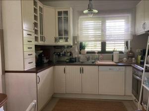 Η κουζίνα ή μικρή κουζίνα στο Wéber Villa