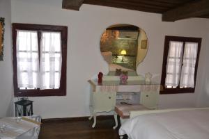 Łóżko lub łóżka w pokoju w obiekcie Bujtina Kodiket Guesthouse