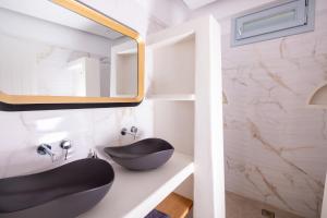 A bathroom at SN Santorini Apartments