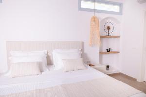A bed or beds in a room at SN Santorini Apartments