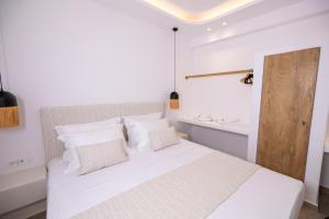 A bed or beds in a room at SN Santorini Apartments