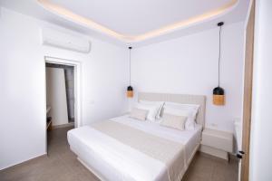 A bed or beds in a room at SN Santorini Apartments