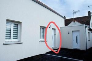 Το κτήριο όπου στεγάζεται  το διαμέρισμα