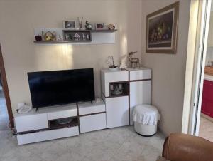 a living room with a television on a white entertainment center at Villa e Verdhe Elbasan, Albania in Elbasan