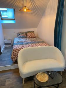 a small bedroom with a bed and a table at Studio centre ville Rodez in Rodez