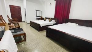 Rúm í herbergi á Jungle Edge Home Sigiriya
