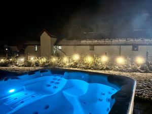 Bazén v ubytovaní Medical Wellness & SPA Werona alebo v jeho blízkosti
