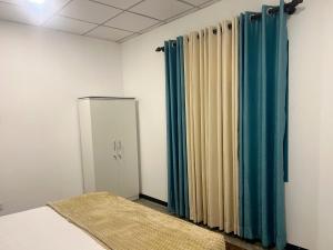 Ένα ή περισσότερα κρεβάτια σε δωμάτιο στο CozyBlu Villa Ahangama